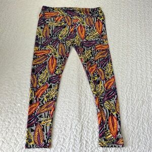 LuLaRoe Leggings with Vibrant Feather Design size Tall & Curvy